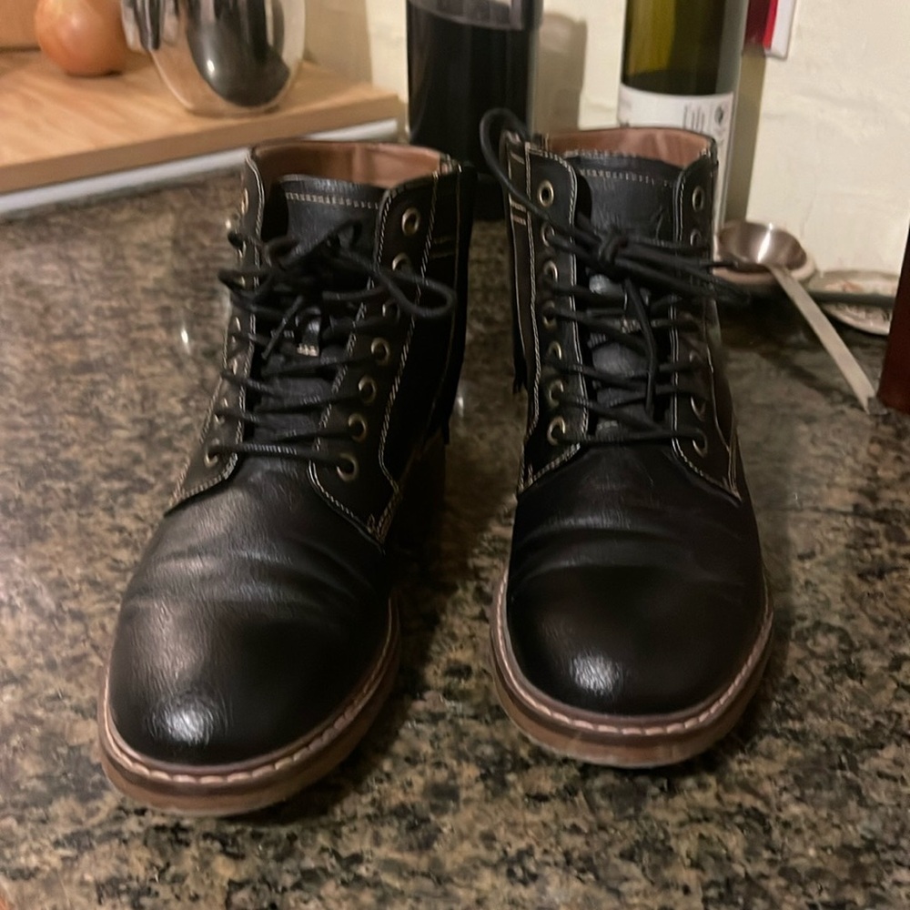 Alesbury Alro Unisex Boot size 8